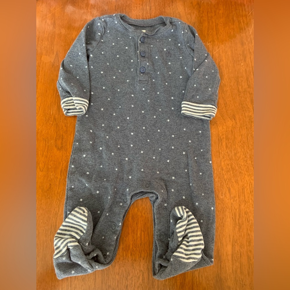 🍊5/$25 GAP Heathered Blue and White Footies One Piece size 6-9m